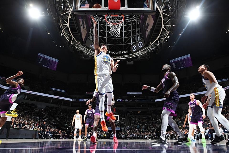 开云体育-表现倒也不算糟糕，但勇士锋线新星还需要展现出出更多的亮点才行