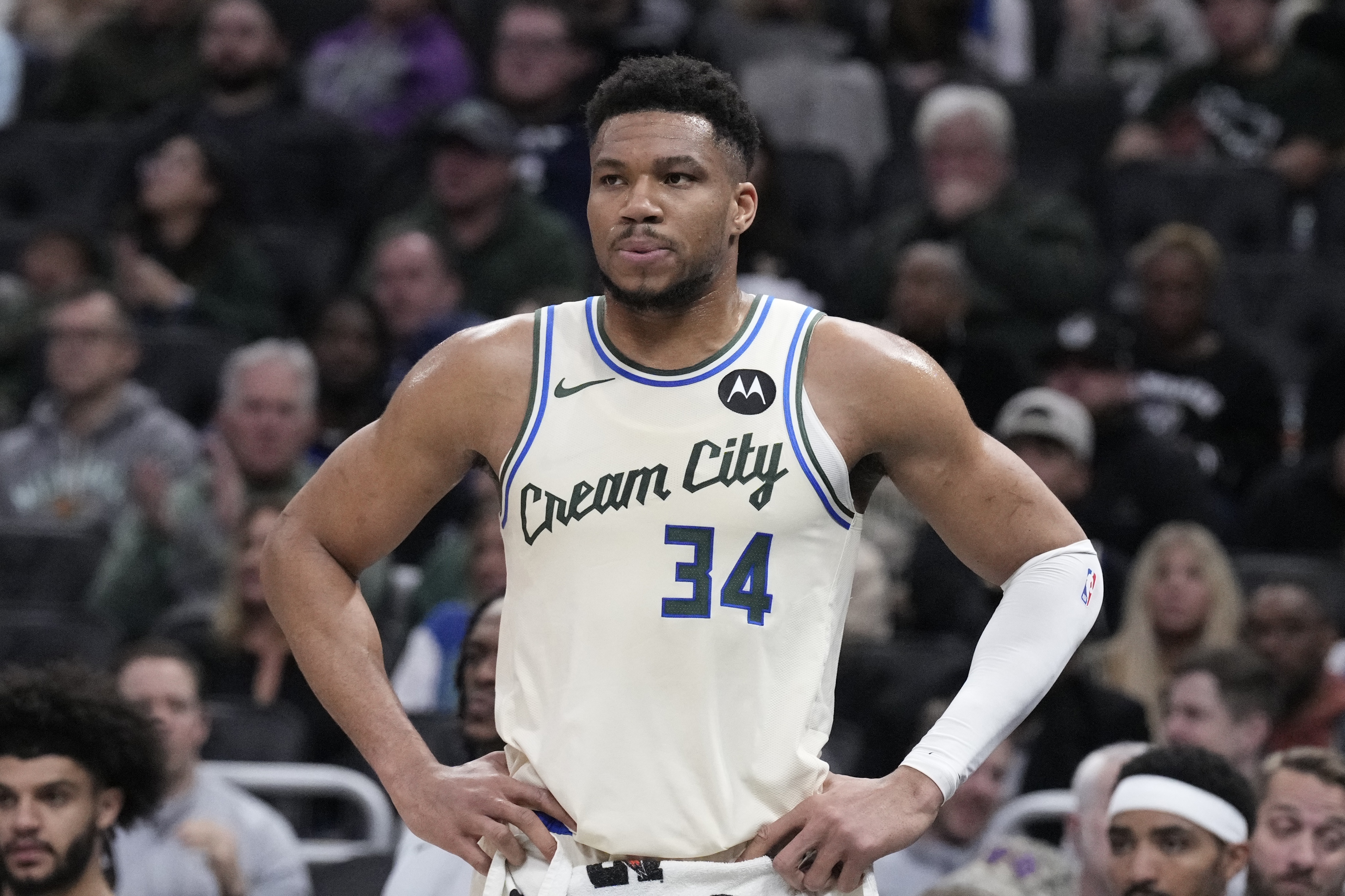 开云平台-字母哥复出也救不了现在的雄鹿 球队想输球&amp;他却想带队进季后赛